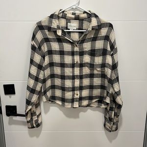 American eagle black and white cropped flannel